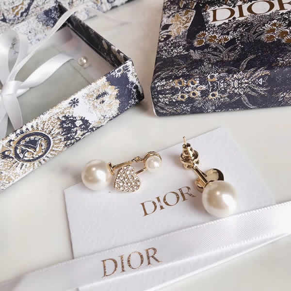 Dior Spring And Summer New Products Love Size Pearl Earrings
