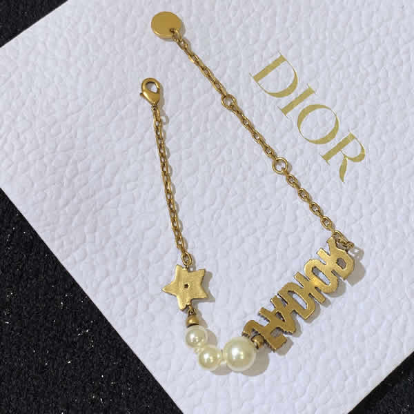 Fashion Dior New Letter Bracelet Pearl Retro Golden Jewelry