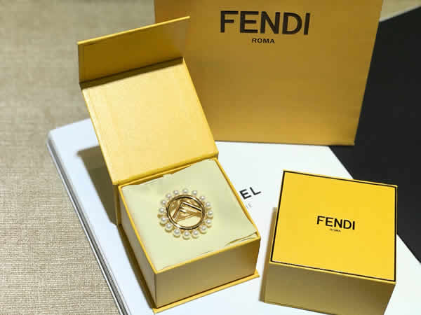 Fake Fendi Alphabet Pearl Chest Fashion Luxury Jewelry