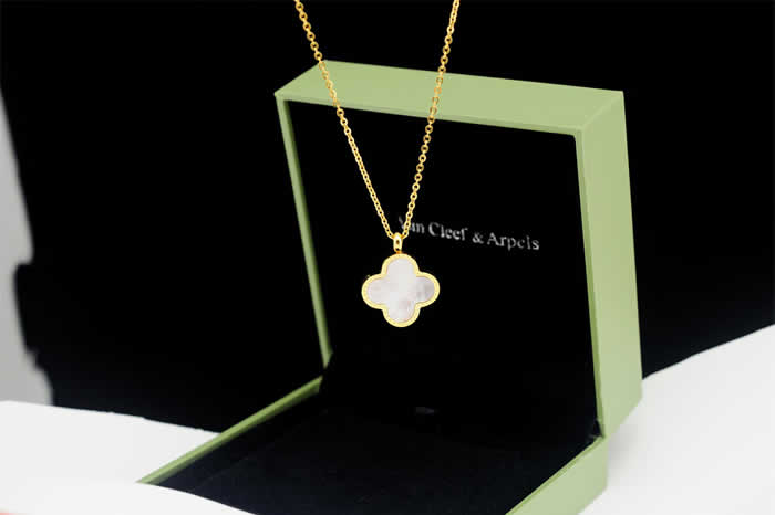 High Quality Jewelry Gifts Fake Van Cleef & Arpels Necklaces 115