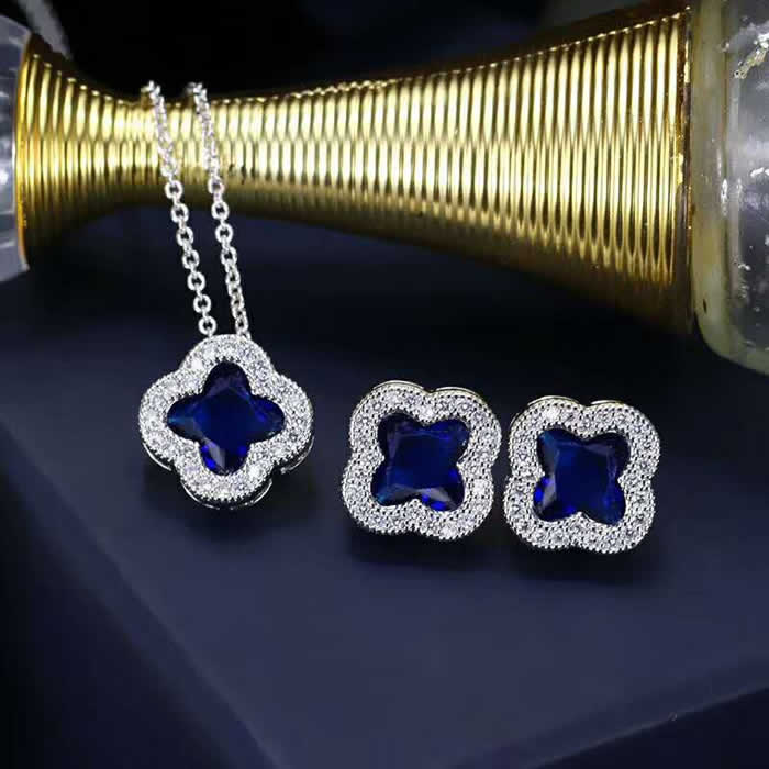 Fashion New Earrings For Women Replica Van Cleef & Arpels Earrings 120