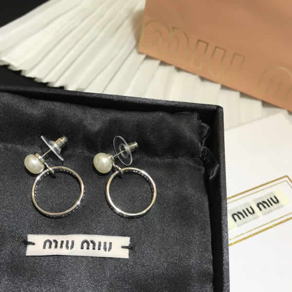 Miu Miu Alphabet Pearl Earrings Simple Alphabet Fashion Retro Jewelry